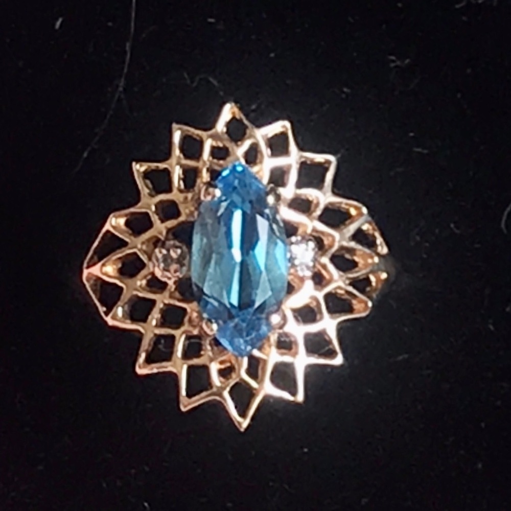 ❌❌❌SOLD❌❌❌ 10KT GENUINE BLUE TOPAZ , DIAMOND RING - Picture 13 of 15